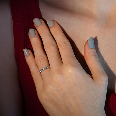 G Renk 0.35 Karat Pırlanta Beştaş Yüzük