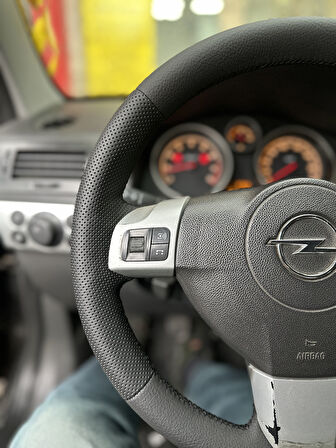 Opel Astra H Araca Özel Direksiyon Kılıfı Siyah Dikişli ( Deri Sökülüp Gerekmektedir )