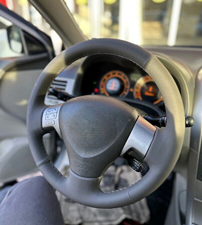 Toyota Corolla 2008-2009 Araca Uyumlu Direksiyon Kılıfı (ORTA GÖBEKLE AYNI RENK)