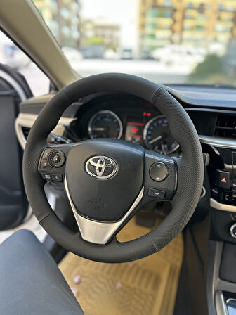 Toyota Corolla 2013-2018 Araca Özgü Dikmeli Direksiyon Kılıfı Nokta Düz Siyah İpli 