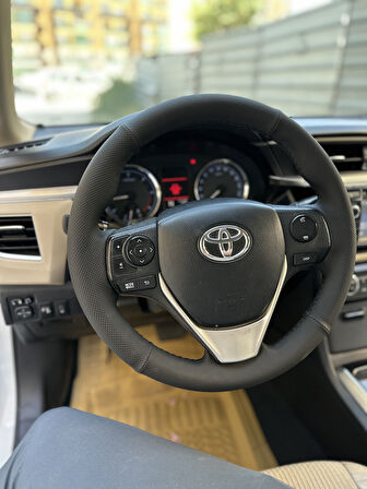 Toyota Corolla 2013-2018 Araca Özgü Dikmeli Direksiyon Kılıfı Nokta Düz Siyah İpli 