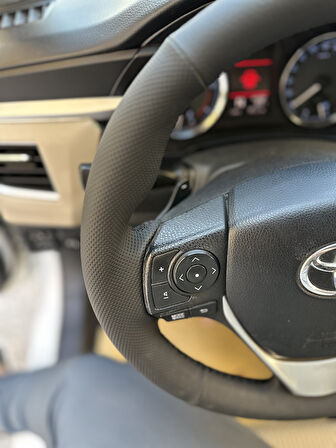 Toyota Corolla 2013-2018 Araca Özgü Dikmeli Direksiyon Kılıfı Nokta Düz Siyah İpli 