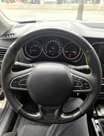 Megane 4 JOY PAKETE Uygundur Araca Tam Uyumlu Dikmeli Direksiyon Kılıfı 5D Kristal Karbon Nokta