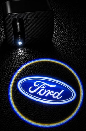 Ford İle Uyumlu Mesafe Sensörlü Pilli Yapıştırmalı Kapı Altı Led Logo