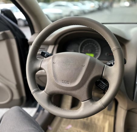 Hyundai Tucson 2006-2014 Araca Özel Direksiyon Kılıfı Haki Krem DERİSİ SÖKÜLEREK YAPILMAKTADIR