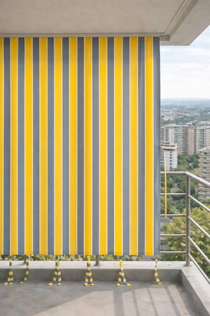 Sarı-Gri balkon perdesi kornişli bağcıklı dış mekan dayanıklı modern balkon brandası
