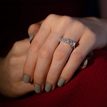 G Renk 0.85 Karat Pırlanta Beştaş Yüzük