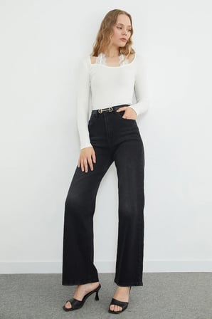 Dantel Boyundan Bağlama Detaylı Slim Fit Bluz