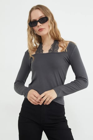 Dantel Boyundan Bağlama Detaylı Slim Fit Bluz