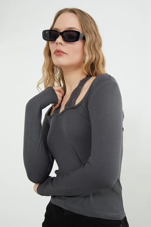 Dantel Boyundan Bağlama Detaylı Slim Fit Bluz
