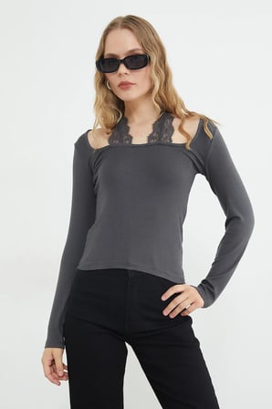 Dantel Boyundan Bağlama Detaylı Slim Fit Bluz