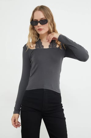 Dantel Boyundan Bağlama Detaylı Slim Fit Bluz