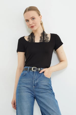 Dantel Boyundan Bağlama Detaylı Slim Fit Bluz