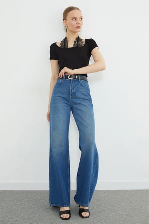 Dantel Boyundan Bağlama Detaylı Slim Fit Bluz