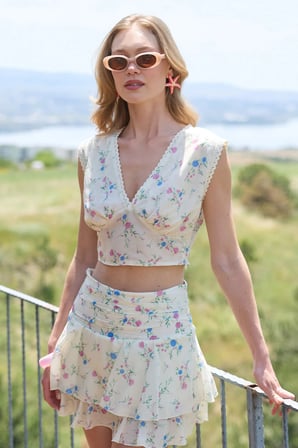 Çiçek Desenli Dantel Detaylı Crop Bluz