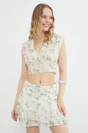 Çiçek Desenli Dantel Detaylı Crop Bluz