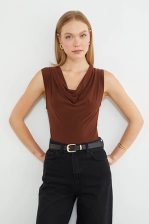 Degaje Yaka Slim Fit Çıtçıtlı Body