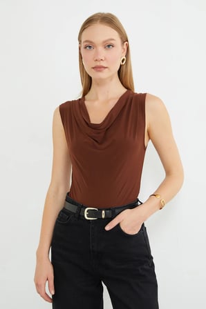 Degaje Yaka Slim Fit Çıtçıtlı Body