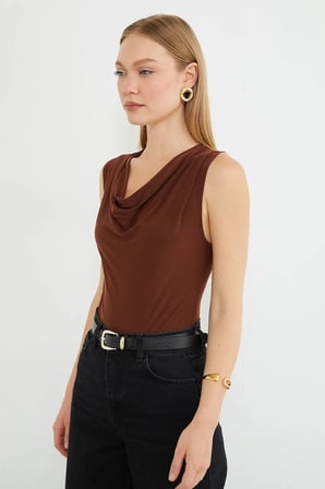 Degaje Yaka Slim Fit Çıtçıtlı Body