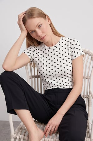 Puantiyeli Slim Fit Tişört