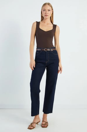 Kemerli Kesik Paça Straight Jean