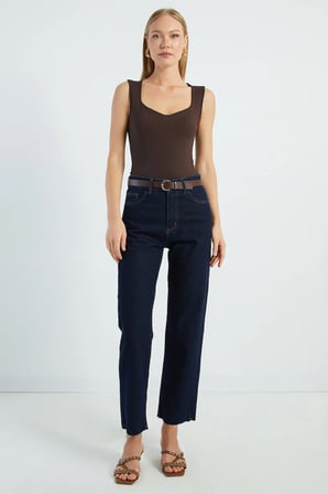 Kemerli Kesik Paça Straight Jean