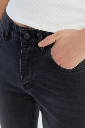 Fermuarlı Paçası Kesik Mom Jean