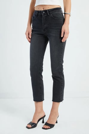 Fermuarlı Paçası Kesik Mom Jean
