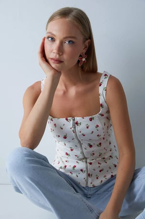 Çiçek Desenli Kalın Askılı Peplum Bluz