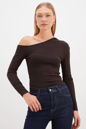Asimetrik Yaka Omzu Açık Slim Fit Bluz