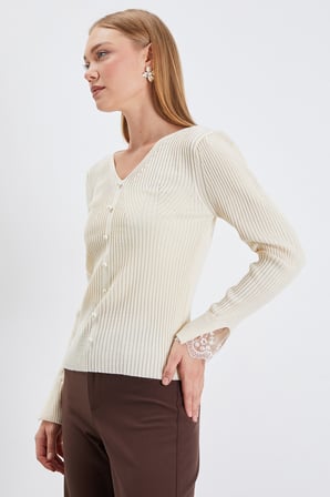 Dantelli İnci Detaylı V Yaka Slim Fit Triko Bluz