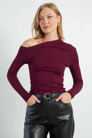 Asimetrik Yaka Omzu Açık Slim Fit Bluz