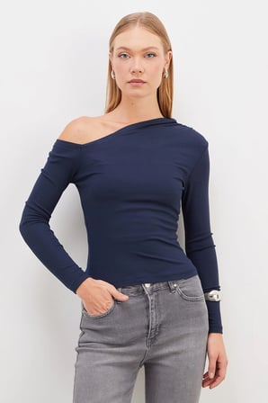 Asimetrik Yaka Omzu Açık Slim Fit Bluz