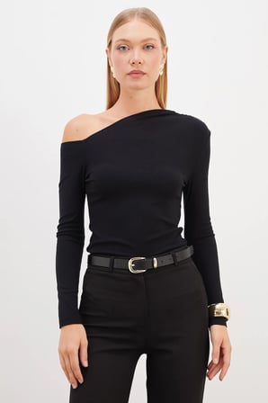 Asimetrik Yaka Omzu Açık Slim Fit Bluz