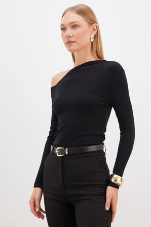 Asimetrik Yaka Omzu Açık Slim Fit Bluz