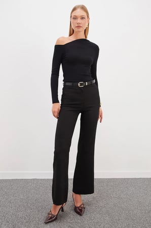 Asimetrik Yaka Omzu Açık Slim Fit Bluz