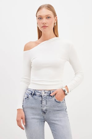 Asimetrik Yaka Omzu Açık Slim Fit Bluz
