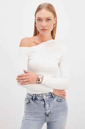 Asimetrik Yaka Omzu Açık Slim Fit Bluz