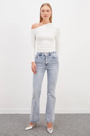 Asimetrik Yaka Omzu Açık Slim Fit Bluz