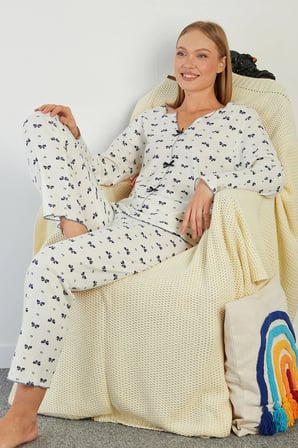 Fiyonk Desenli V Yaka Pijama Takımı