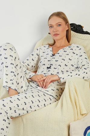 Fiyonk Desenli V Yaka Pijama Takımı