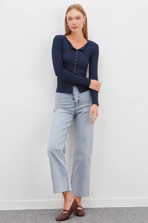 Önü Çıtçıtlı Ribanalı Slim Fit Bluz