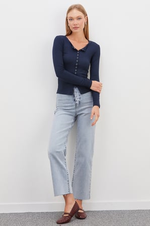 Önü Çıtçıtlı Ribanalı Slim Fit Bluz