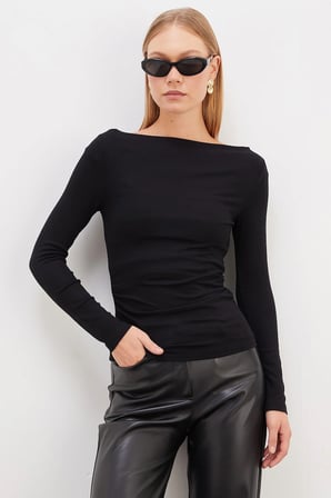 Yanları Drapeli Kayık Yaka Slim Fit Bluz