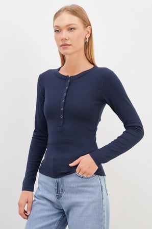 Yarım Çıtçıtlı Slim Fit Bluz