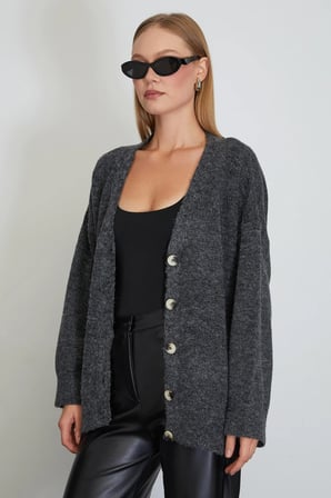 Düğmeli V Yaka Oversize Triko Hırka