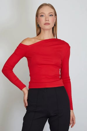 Asimetrik Yaka Omzu Açık Slim Fit Bluz