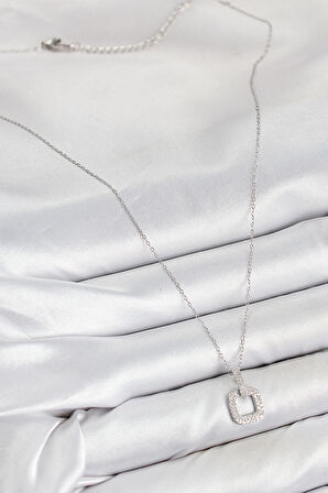 Pirinç Zirkon Taşlı Kare Model Gümüş Renk Kadın Kolye