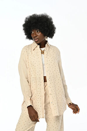 KADIN ÖNÜ YAPIŞTIRMA TAŞ İŞLEMELİ BEJ RENK  GÖMLEK