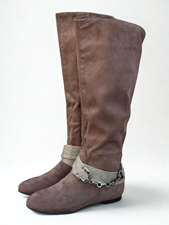 Kadın Nubuk Toka Detaylı Çizme(Dar Kalıp 1 Beden Büyük Alınız)